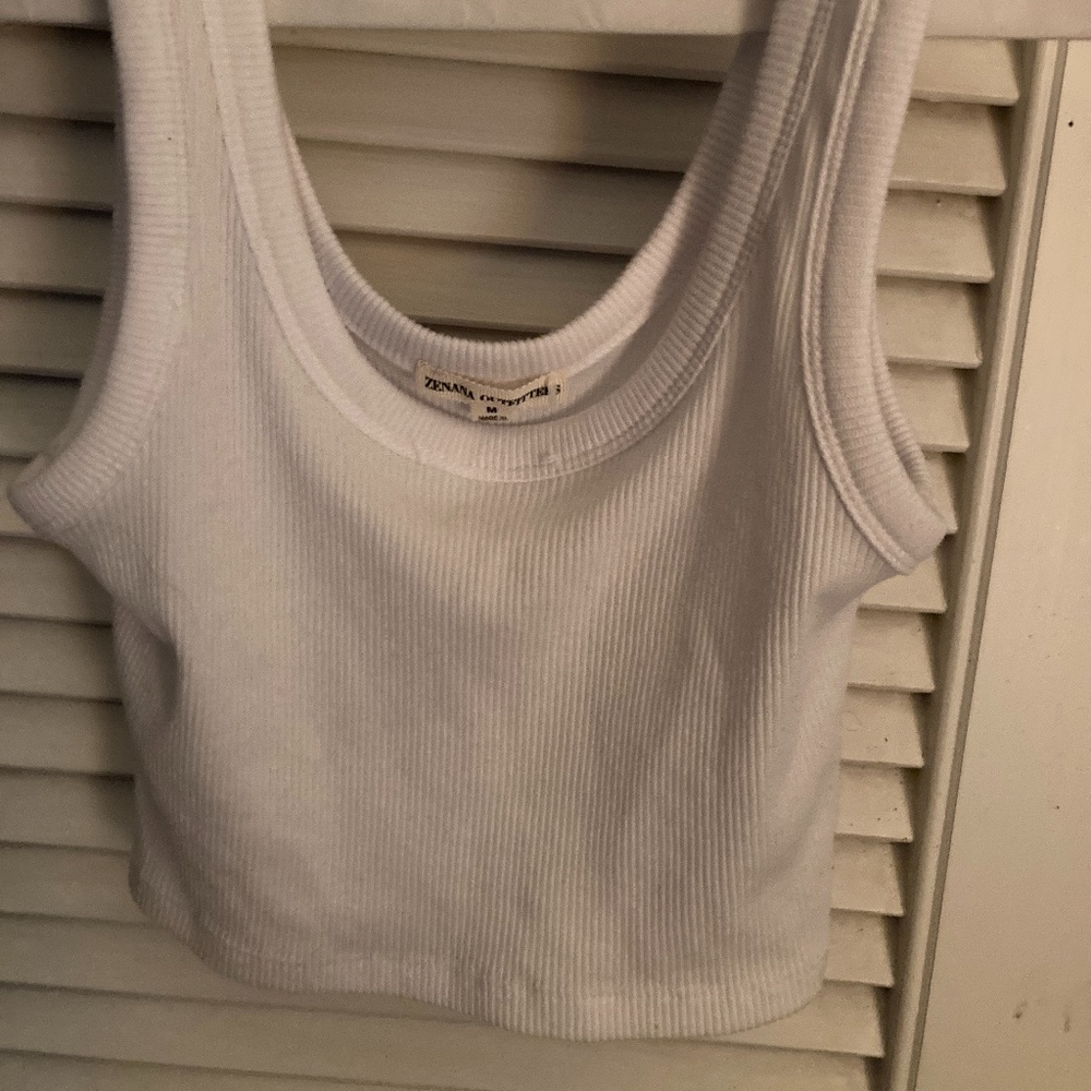 Zenana Outfitters tank crop top